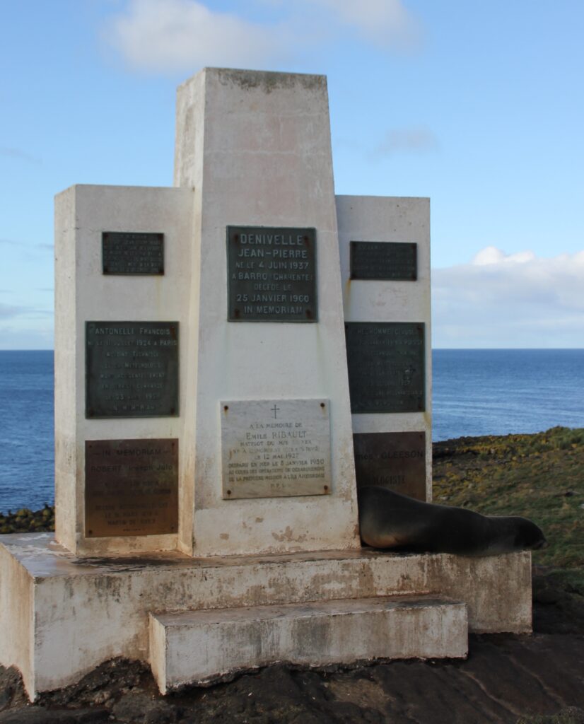 Monument aux mort de l'île d'Amsterdam.