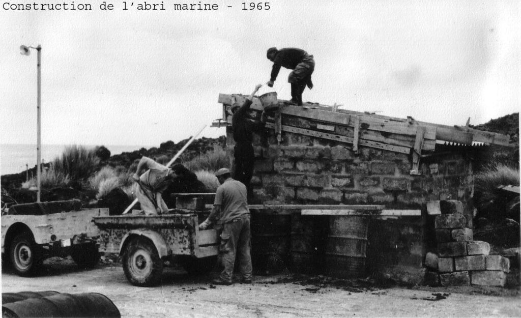 Construction de l'abri marine en 1965